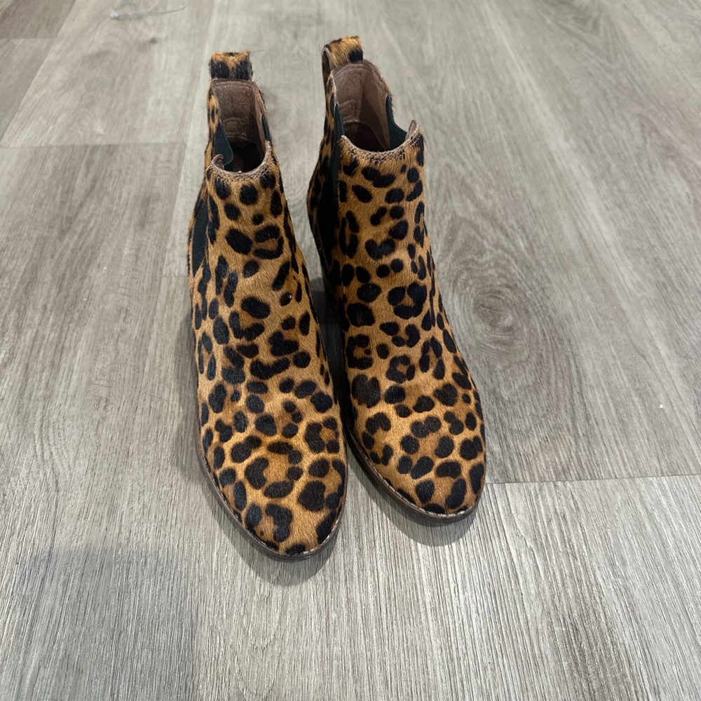 Madewell Brown and Black Ankle Boots Sleek Design